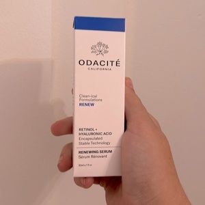 Never been used amazing retinol + hyaluronic acid serum. 30ml/ 1 fl oz